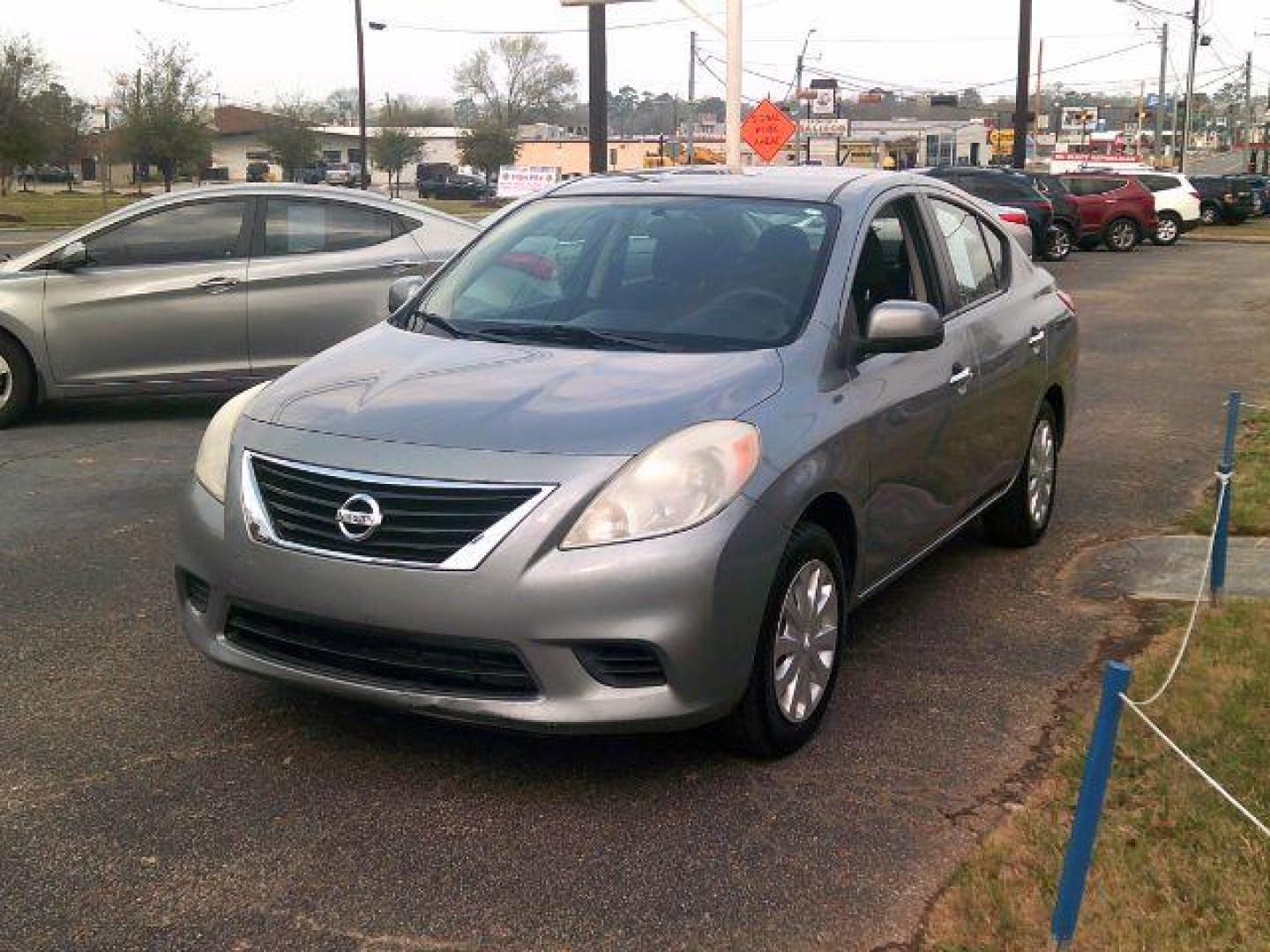2012 Magnetic Gray Metallic /Charcoal Nissan Versa 1.6 SV (3N1CN7AP6CL) with an 1.6L I-4 DOHC engine, located at 116 N. Frazier Street, Conroe, TX, 77301, (936) 647-0690, 30.308662, -95.460480 - Photo#2