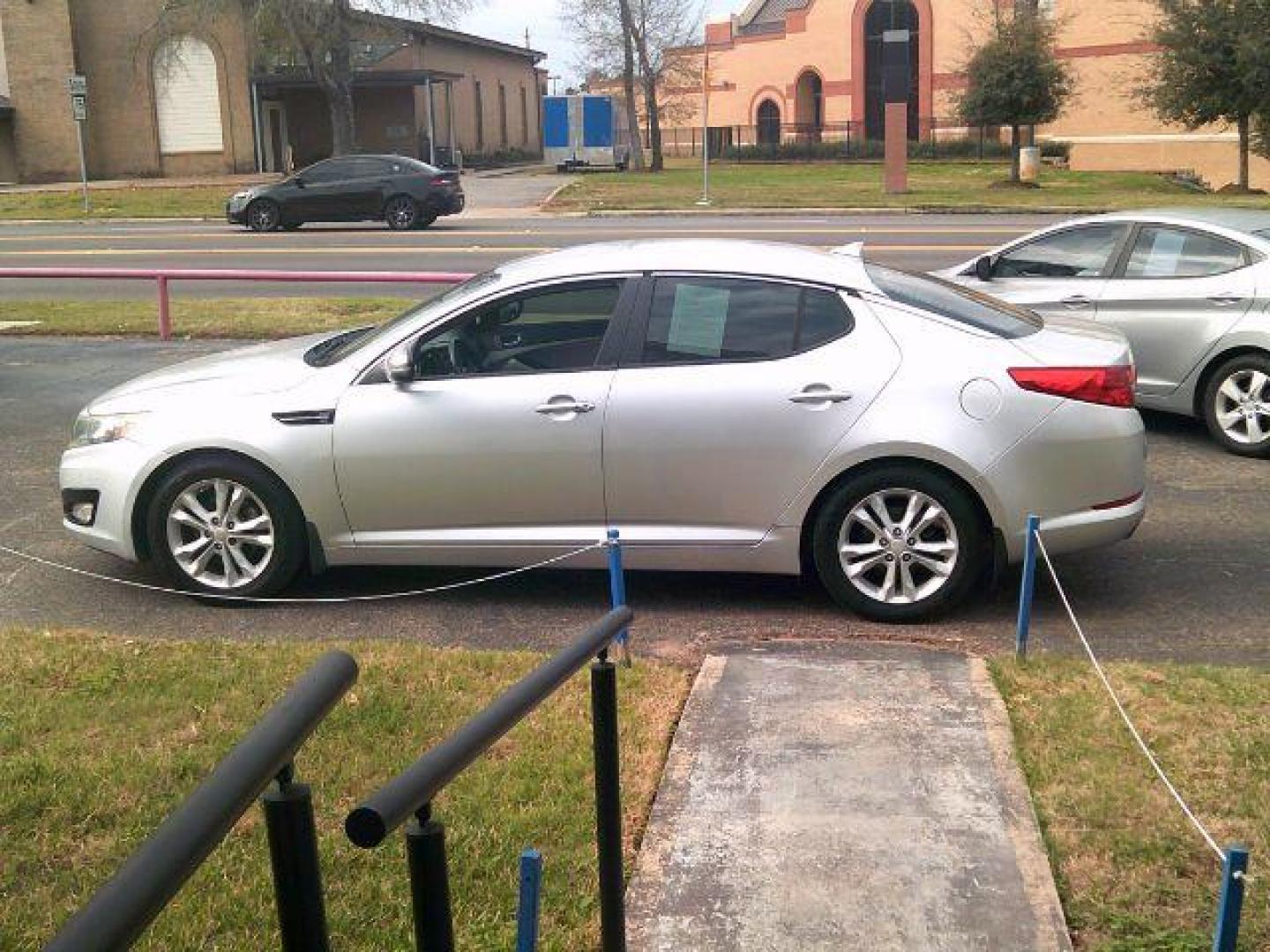 2013 Bright Silver Metallic /Gray Kia Optima EX (5XXGN4A70DG) with an 2.4L I-4 gasoline direct injection engine, 5-Speed Automatic transmission, located at 116 N. Frazier Street, Conroe, TX, 77301, (936) 647-0690, 30.308662, -95.460480 - Photo#3