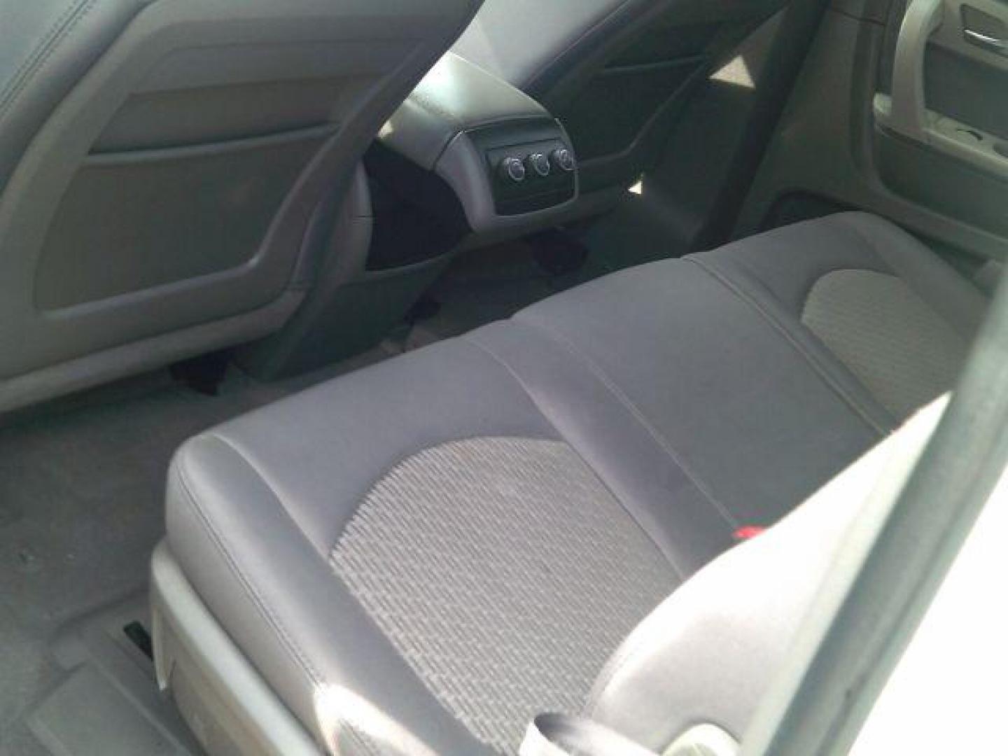 2012 White /Dark Gray w/Light Gray Chevrolet Traverse LS (1GNKRFED6CJ) with an 3.6L V-6 gasoline direct injection engine, 5-Speed Automatic transmission, located at 116 N. Frazier Street, Conroe, TX, 77301, (936) 647-0690, 30.308662, -95.460480 - Photo#6