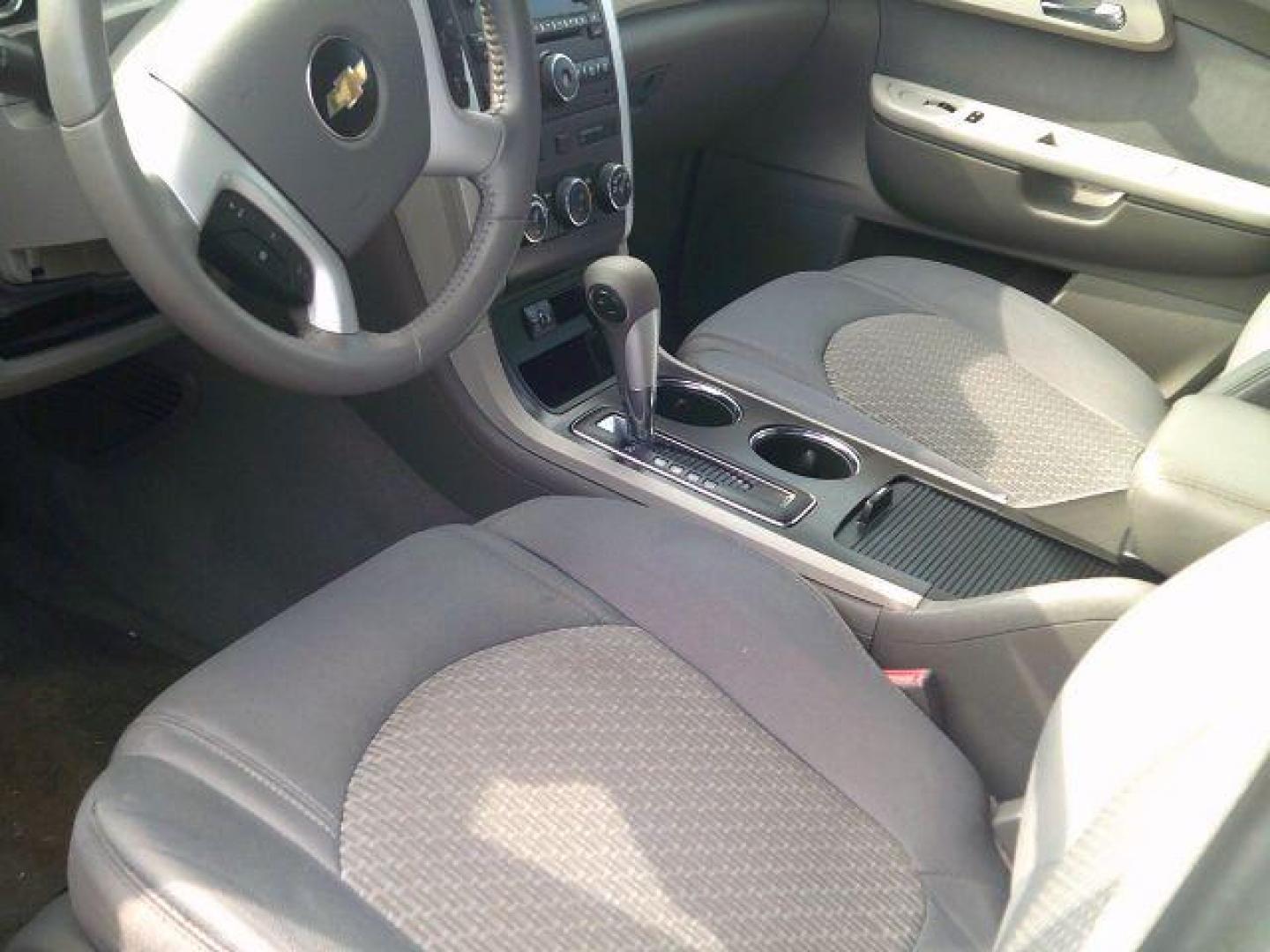 2012 White /Dark Gray w/Light Gray Chevrolet Traverse LS (1GNKRFED6CJ) with an 3.6L V-6 gasoline direct injection engine, 5-Speed Automatic transmission, located at 116 N. Frazier Street, Conroe, TX, 77301, (936) 647-0690, 30.308662, -95.460480 - Photo#7