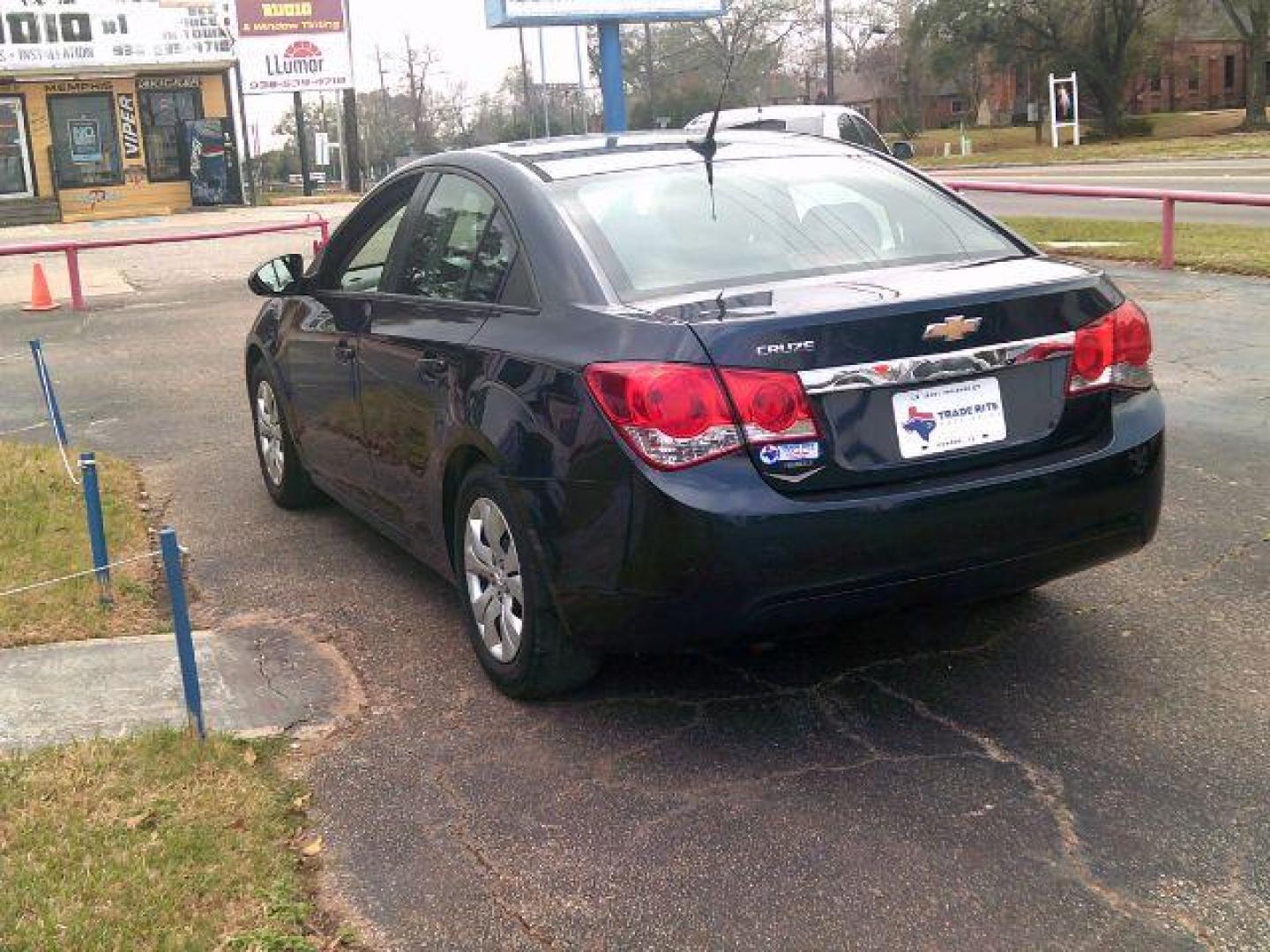 2014 Blue Ray Metallic /Jet Black/Medium Titanium Chevrolet Cruze LS Auto (1G1PA5SHXE7) with an ECOTEC 1.8L I-4 DOHC engine, 5-Speed Automatic transmission, located at 116 N. Frazier Street, Conroe, TX, 77301, (936) 647-0690, 30.308662, -95.460480 - Photo#4