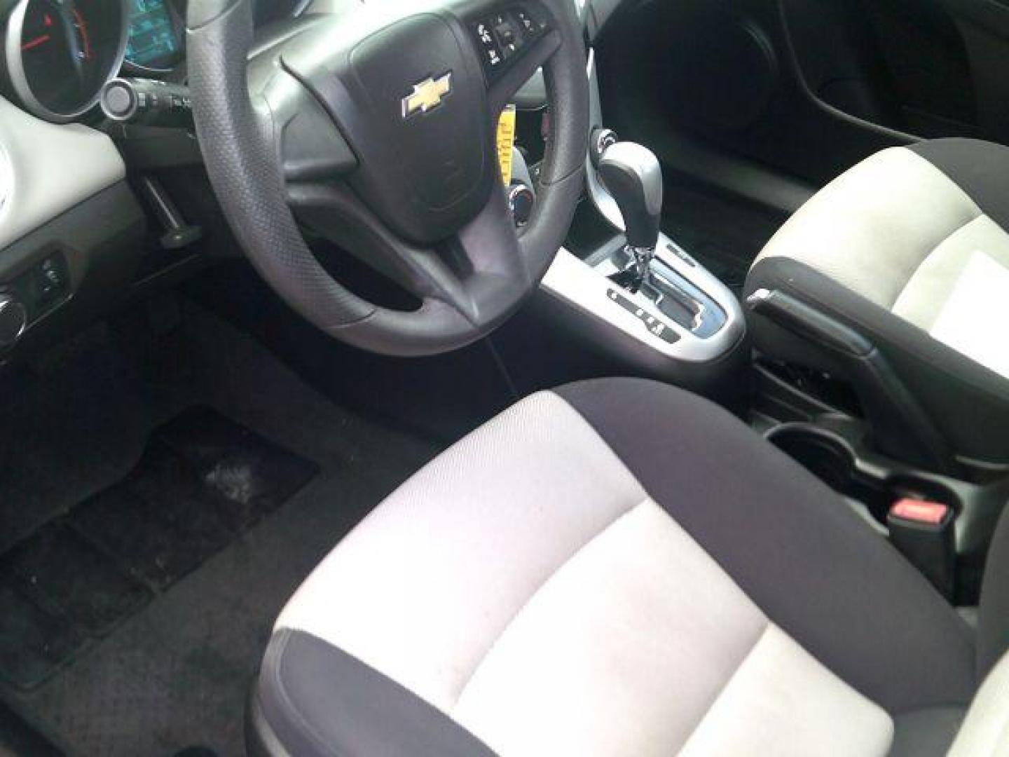 2014 Blue Ray Metallic /Jet Black/Medium Titanium Chevrolet Cruze LS Auto (1G1PA5SHXE7) with an ECOTEC 1.8L I-4 DOHC engine, 5-Speed Automatic transmission, located at 116 N. Frazier Street, Conroe, TX, 77301, (936) 647-0690, 30.308662, -95.460480 - Photo#7