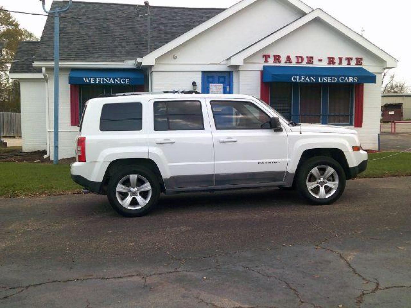 2011 Bright White Clearcoat /Dark Slate Gray Jeep Patriot Latitude X (1J4NT4GB8BD) with an 2.4L I-4 DOHC engine, 5-Speed Automatic transmission, located at 116 N. Frazier Street, Conroe, TX, 77301, (936) 647-0690, 30.308662, -95.460480 - Photo#0