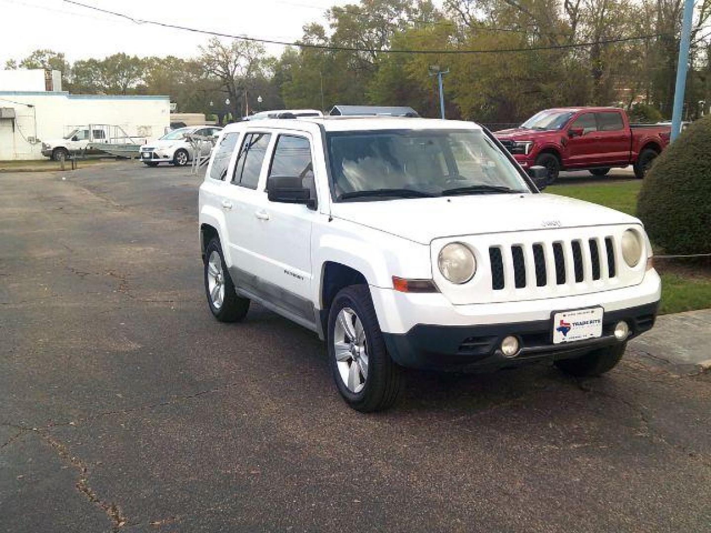 2011 Bright White Clearcoat /Dark Slate Gray Jeep Patriot Latitude X (1J4NT4GB8BD) with an 2.4L I-4 DOHC engine, 5-Speed Automatic transmission, located at 116 N. Frazier Street, Conroe, TX, 77301, (936) 647-0690, 30.308662, -95.460480 - Photo#1