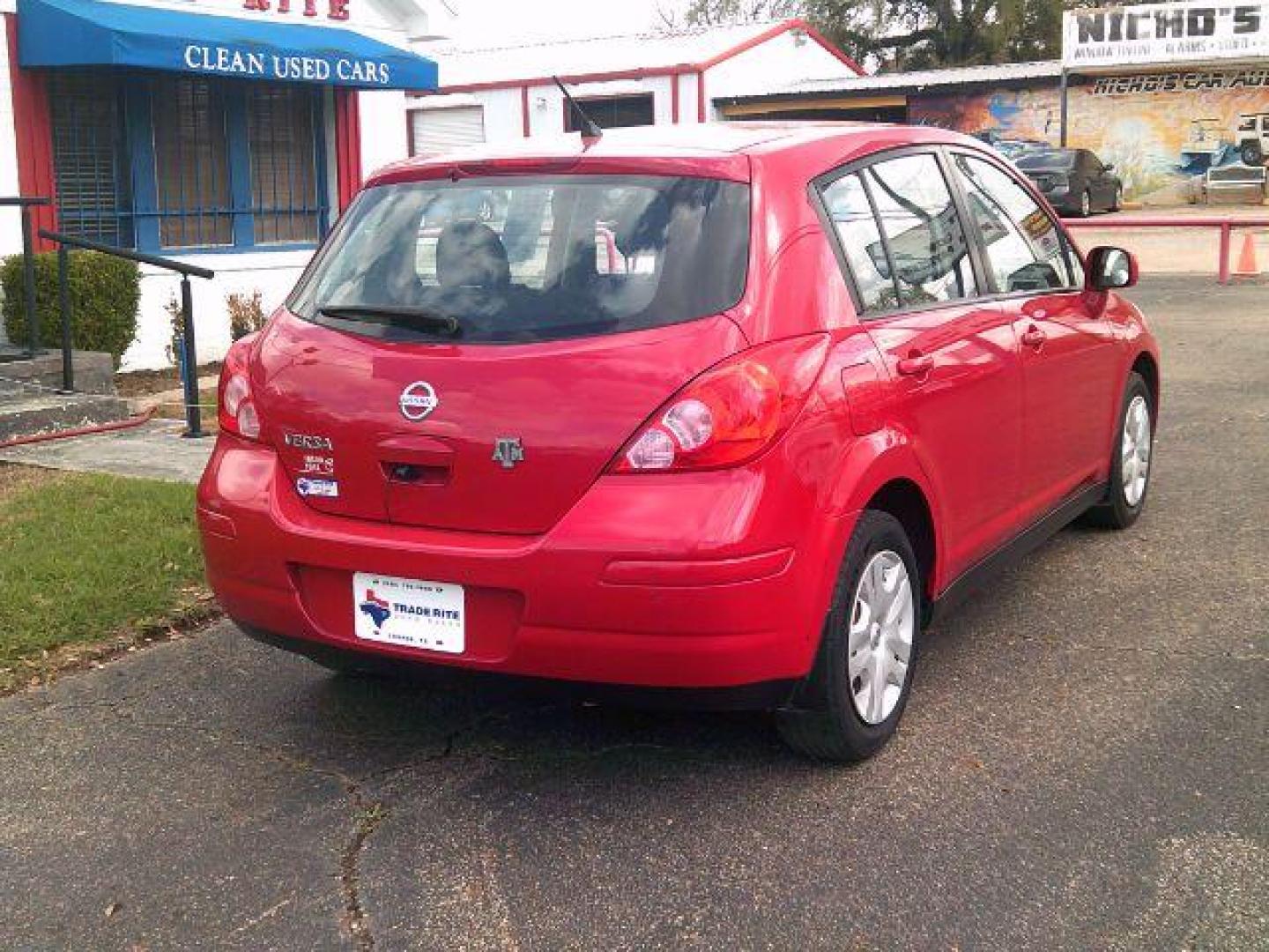 2012 Red Alert Metallic /Charcoal Nissan Versa 1.8 S (3N1BC1CP8CL) with an 1.8L I-4 DOHC engine, 5-Speed Automatic transmission, located at 116 N. Frazier Street, Conroe, TX, 77301, (936) 647-0690, 30.308662, -95.460480 - Photo#5