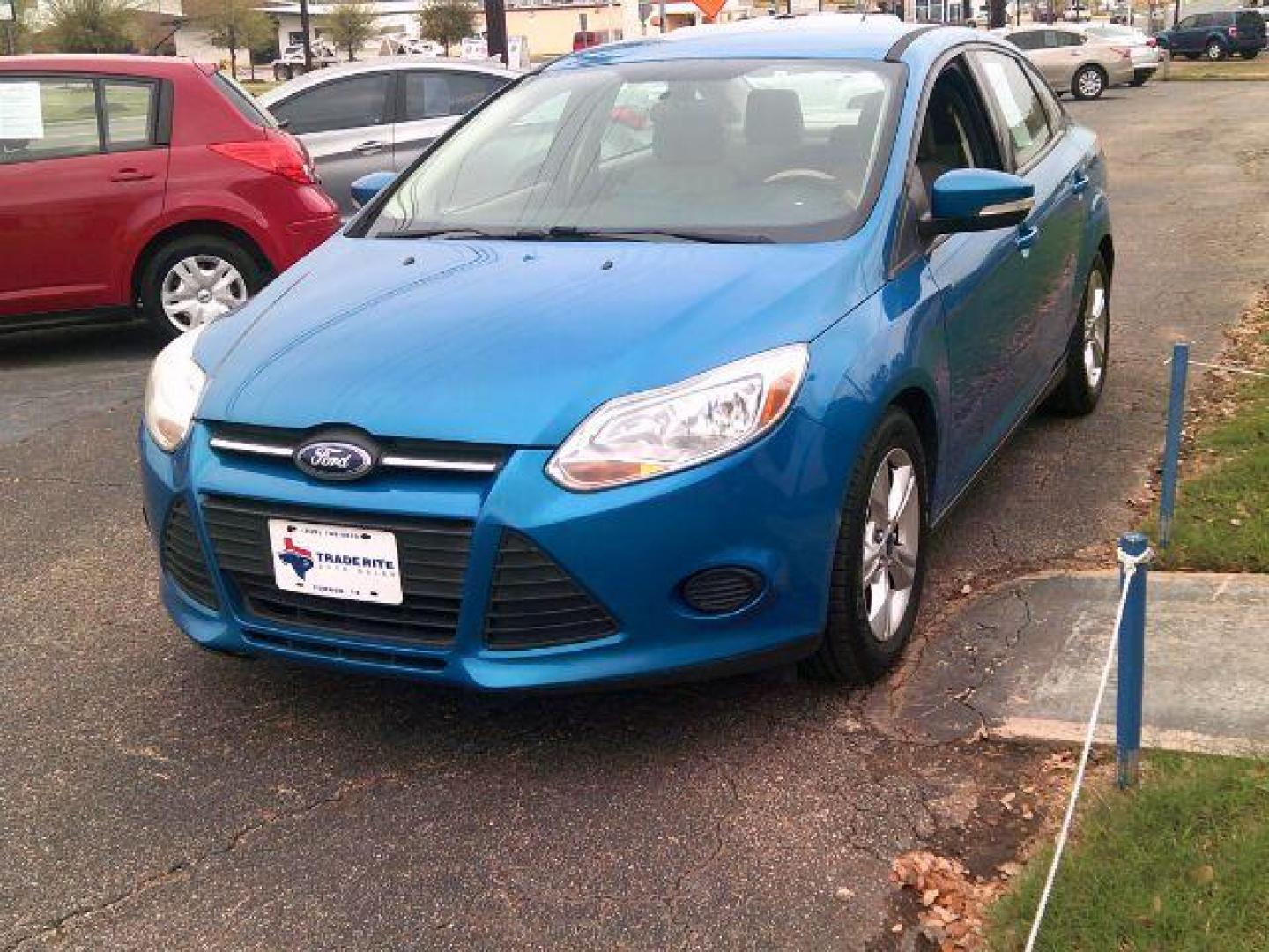 2014 Blue Candy Tinted Clearcoat /Charcoal Black Ford Focus SE (1FADP3F2XEL) with an 2L I-4 gasoline direct injection engine, 5-Speed Automatic transmission, located at 116 N. Frazier Street, Conroe, TX, 77301, (936) 647-0690, 30.308662, -95.460480 - Photo#2