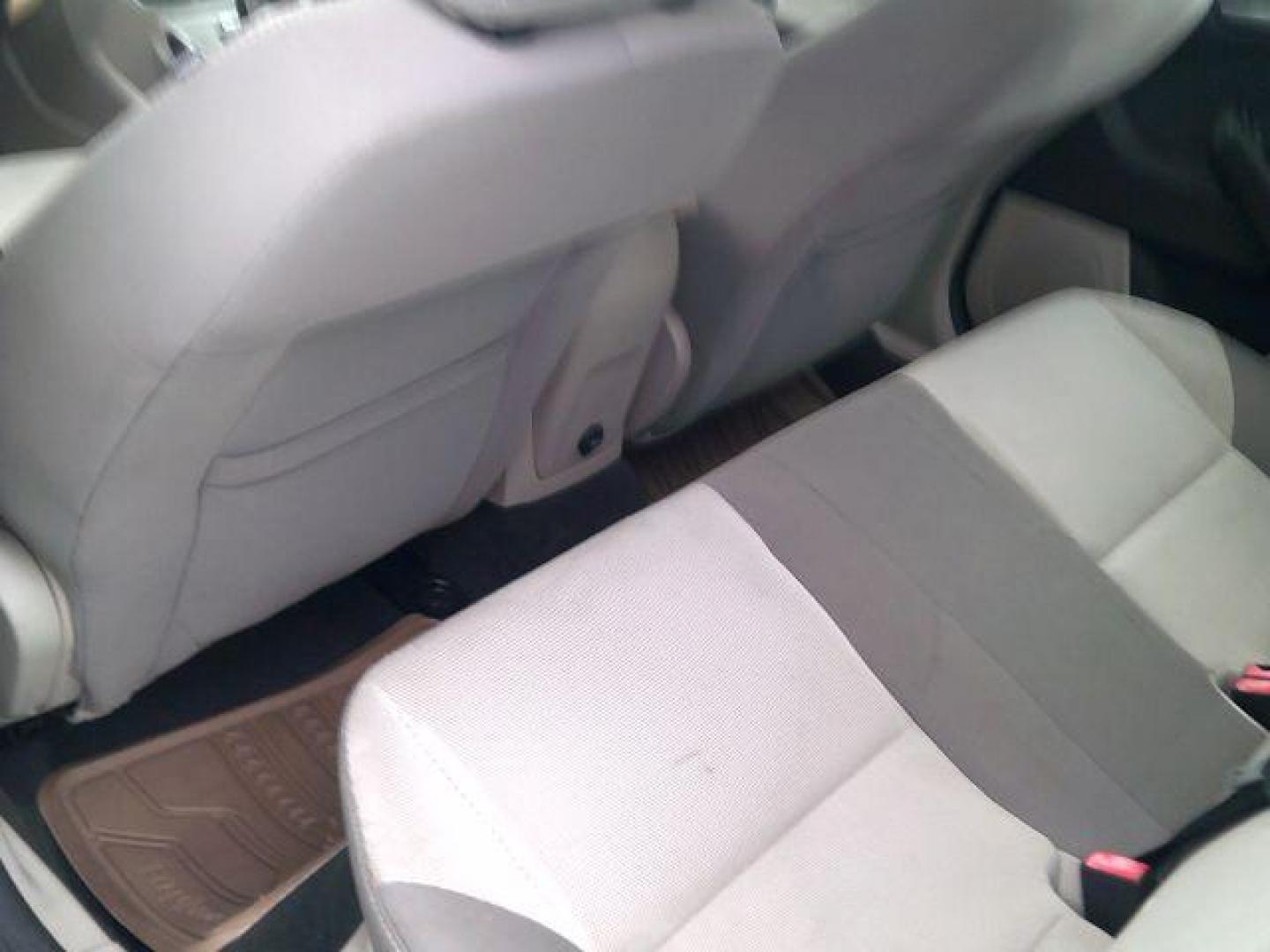 2014 Blue Candy Tinted Clearcoat /Charcoal Black Ford Focus SE (1FADP3F2XEL) with an 2L I-4 gasoline direct injection engine, 5-Speed Automatic transmission, located at 116 N. Frazier Street, Conroe, TX, 77301, (936) 647-0690, 30.308662, -95.460480 - Photo#5